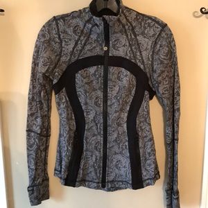 Lululemon grey and black zip up size 6